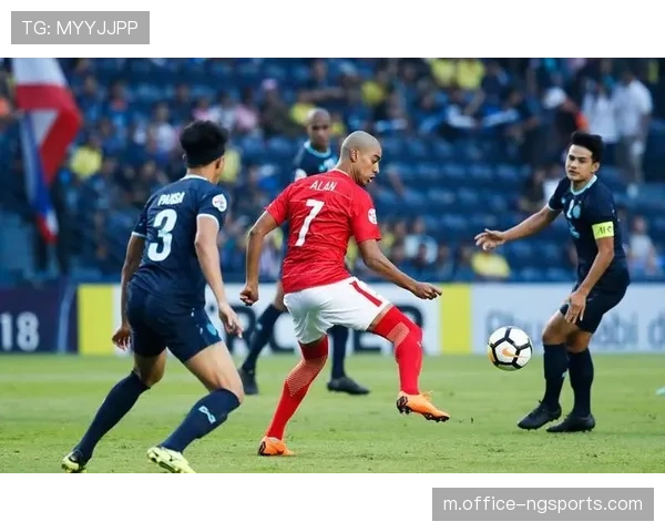 武里南联双后腰锁死核心出球 罗慕洛回传次数激增47%暴露限制